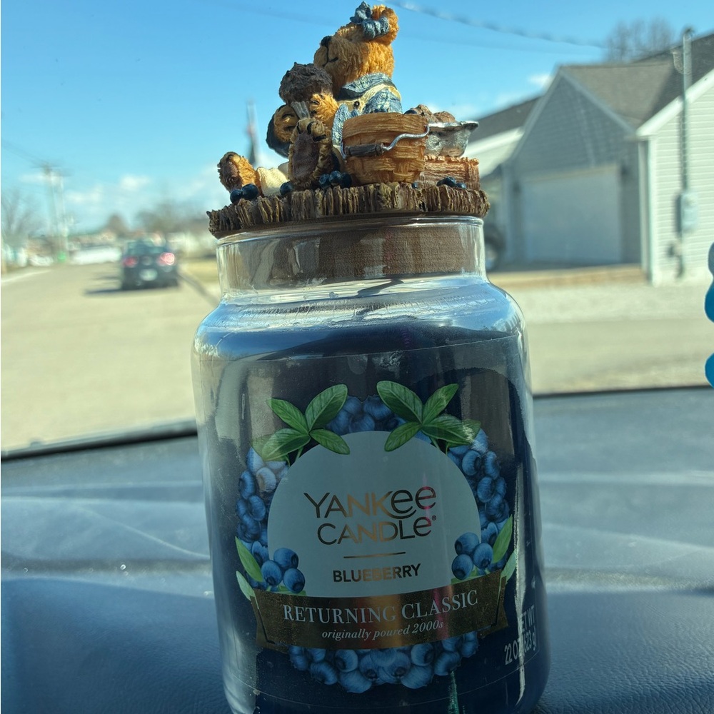 Yankee Candle Blueberry Jar with Bear Lid